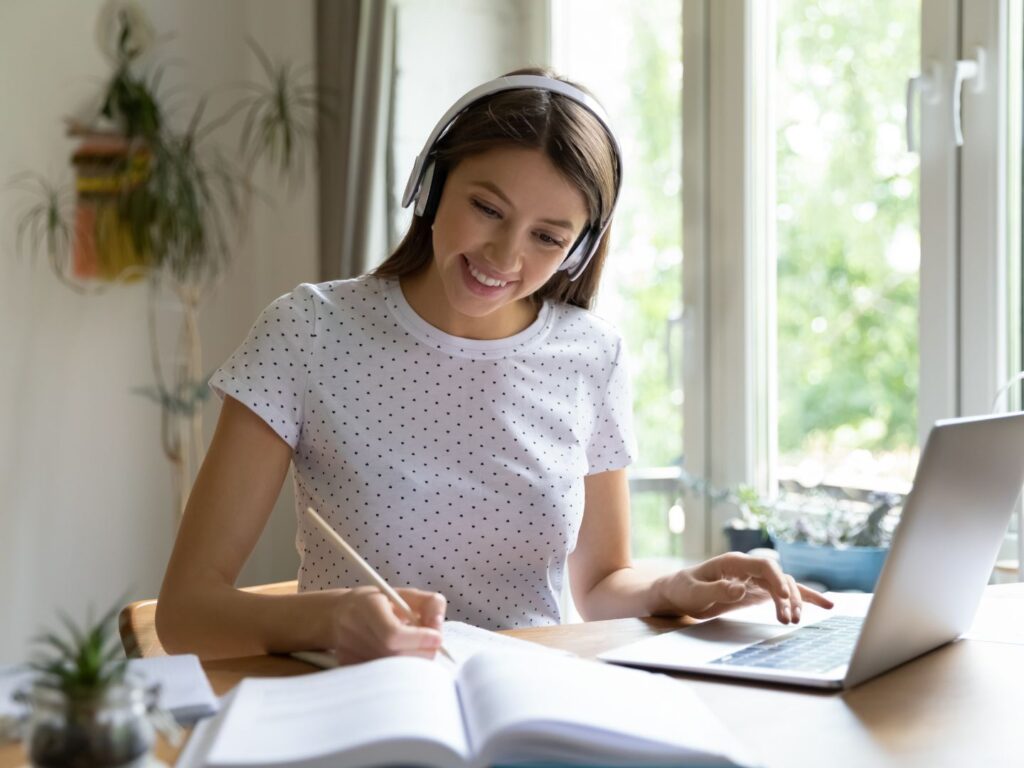Online general French course with writing practice